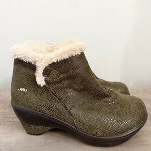 JBU Green Ankle Boots with Cream Faux Fur